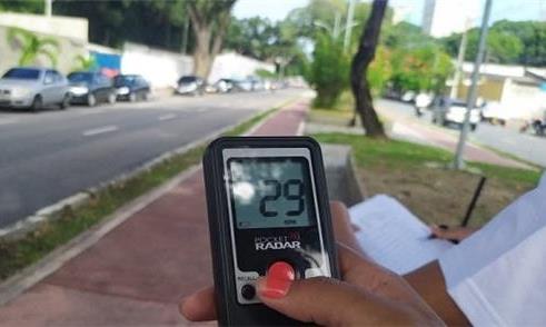 Recife faz pesquisa sobre velocidade no trânsito