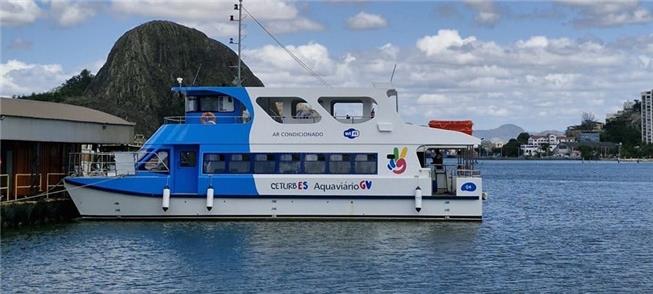 Barco de dois andares amplia o sistema aquaviário