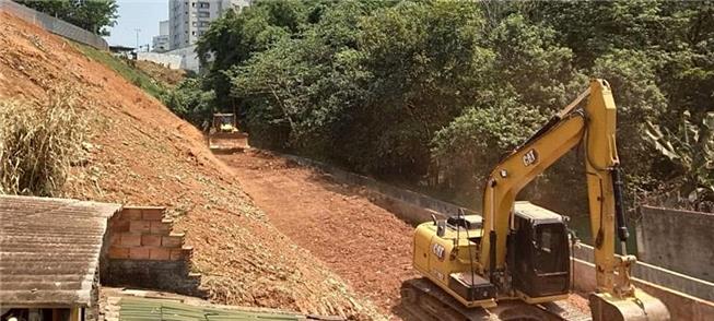 Canteiro da obra na av. Sena Madureira