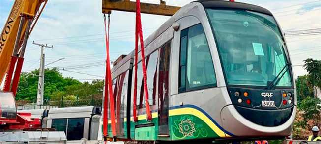 Carros do VLT em transporte: Cuiabá(MT), Hortolând