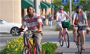 Ciclistas aproveitando uma Indianápolis mais human