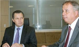 O governador em reunião com o presidente da Valec