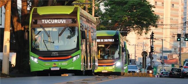 Ônibus a bateria fabricados pela Eletra circulam e