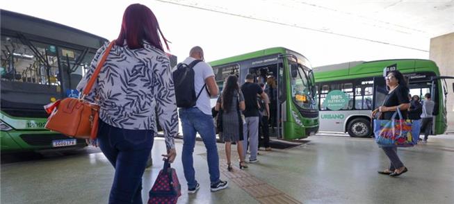 Passe livre aos domingos no transporte coletivo do