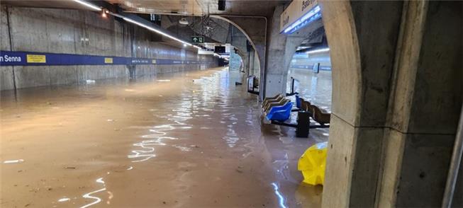 Plataforma da estação J.S. Paulo, completamente al